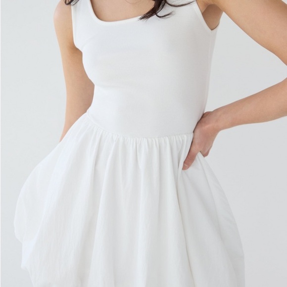 Elegant White Sleeveless Bubble Dress - Picture 3 of 8